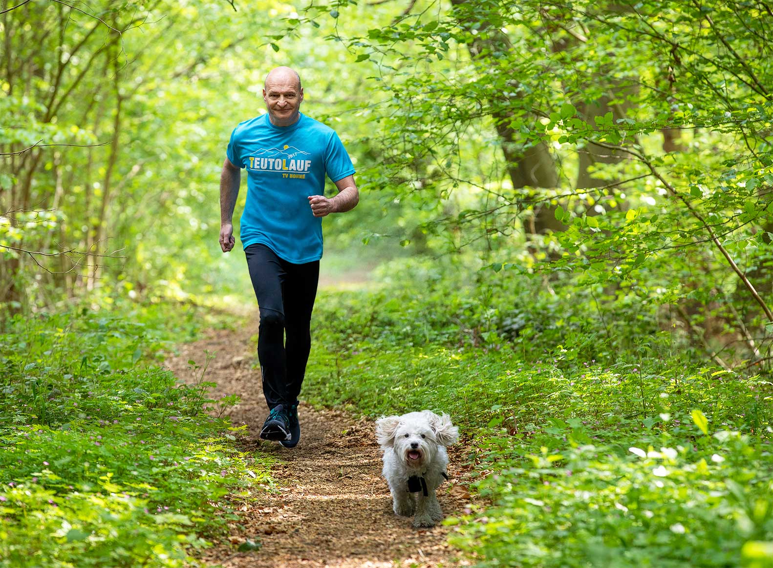 Martin Sommer joggt mit Hund